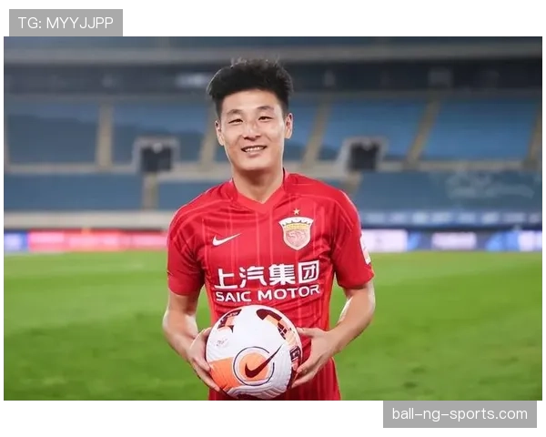 武磊最近穿得跟明星似的，怎么突然变得这么有派头了？